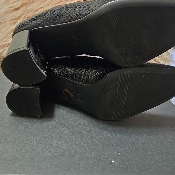 Naturalizer Pump Black Croc Size 10 - Picture 4 of 4